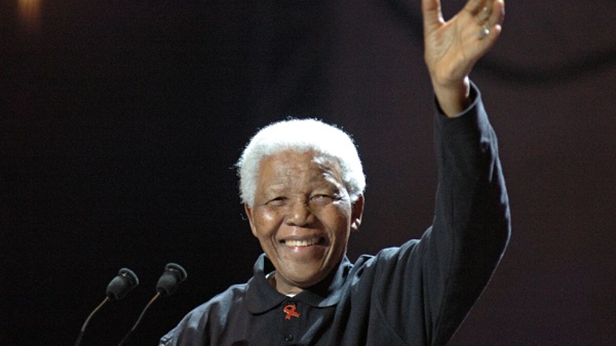 Nelson Mandela 2005 in Johannesburg - der Friedensnobelpreisträger und erste schwarze Präsident Südafrikas starb am 5. Dezember 2013