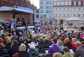 Auf dem Alten Markt in Stralsund fand der Abschlussgottesdienst statt
