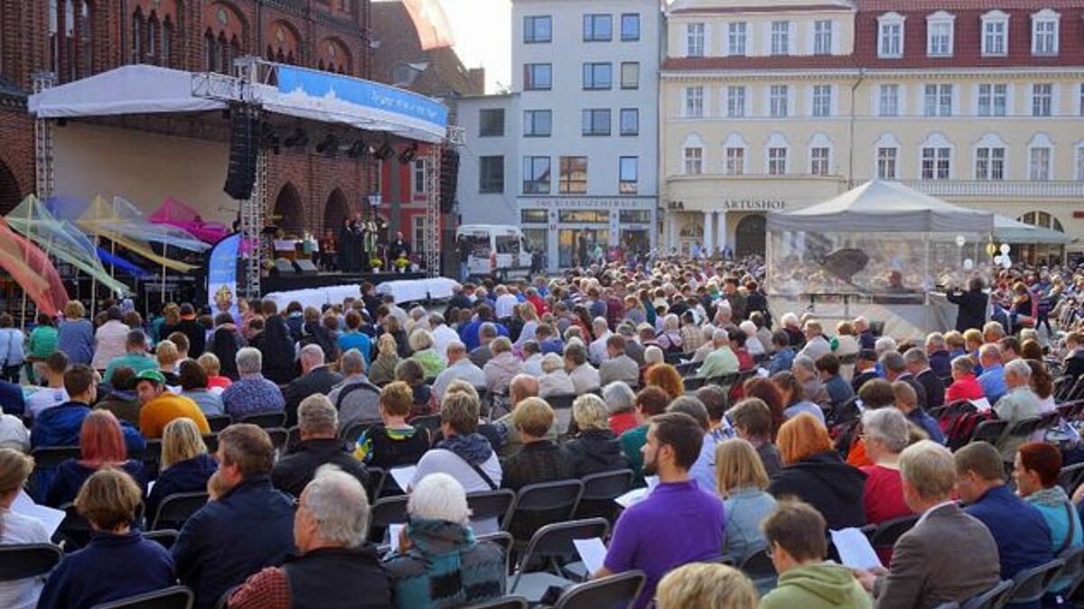 Auf dem Alten Markt in Stralsund fand der Abschlussgottesdienst statt