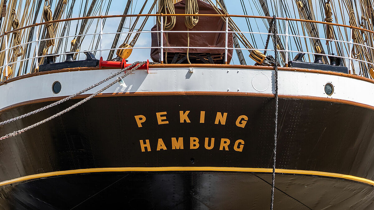 Die Viermastbark PEKING auf der Peters-Werft in Wewelsfleth im Juni 2020.