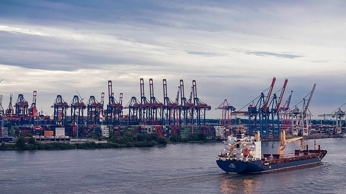 Sie halten die Wirtschaft am Laufen: Seeleute gelten als systemrelevant, haben aber größtenteils noch keinen Zugang zu Impfungen. Die Deutsche Seemannsmission setzt sich dafür ein, dass sich dies möglichst schnell ändert. 