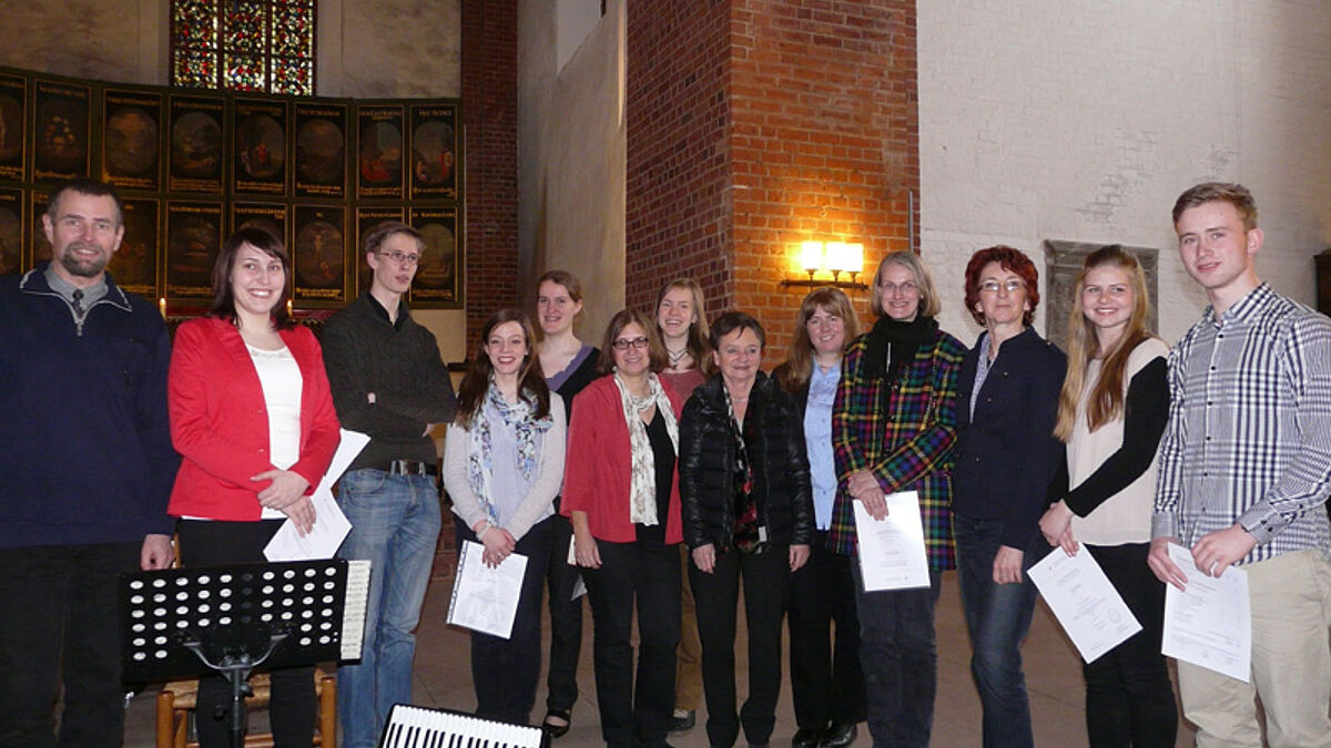 Der Bischofsbevollmächtigte Magaard segnete die neuen C-KirchenmusikerInnen in Bad Segeberg