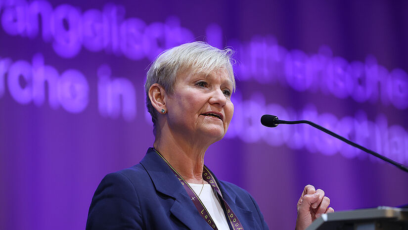Bischöfin Kirsten Fehrs hält ihren Sprengelbericht. Bischöfin Kirsten Fehrs hält ihren Sprengelbericht.