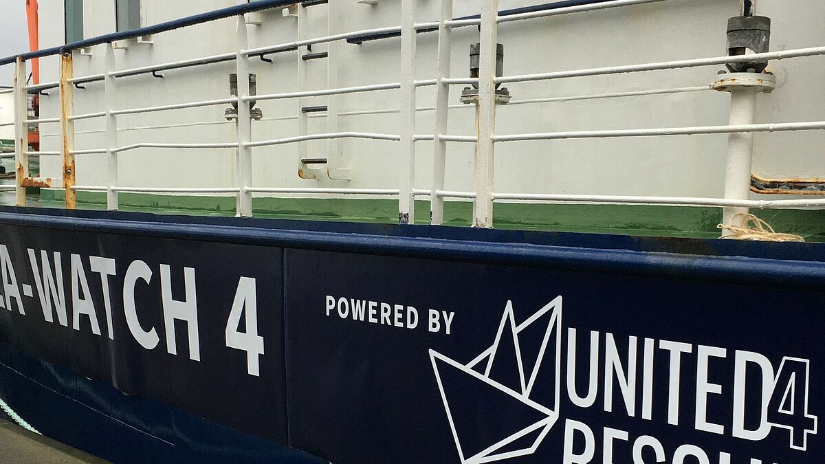 Das Bündnisboot Seawatch4 wurde 2020 mithilfe von Spenden gekauft und umgerüstet, um Menschen vor dem Ertrinken zu retten. 