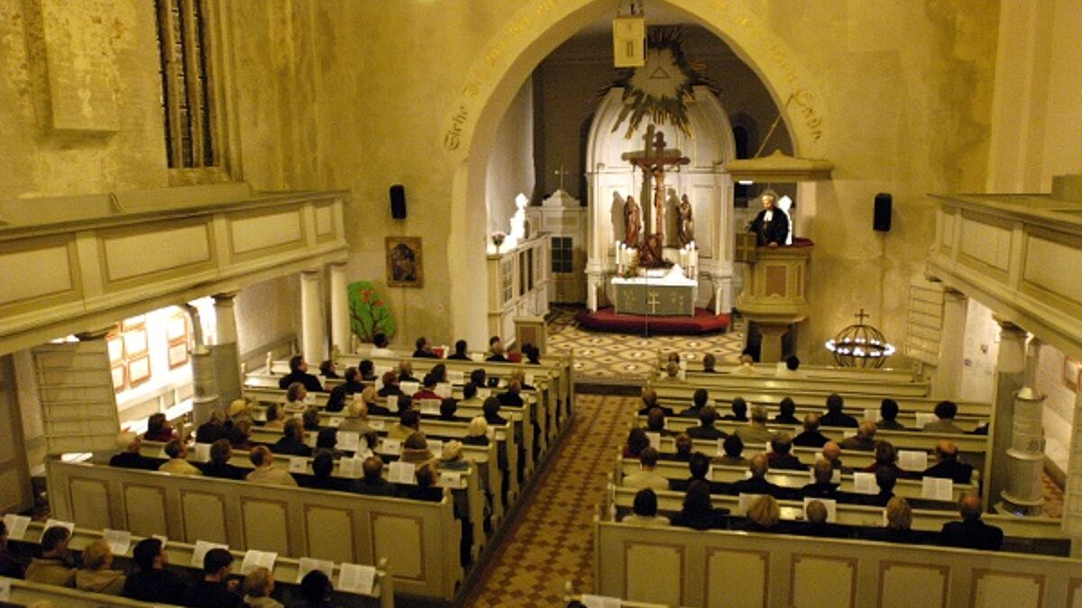 Gottesdienst in der Marienkirche in Waren an der Müritz.