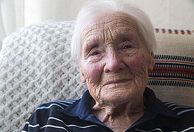 Elinor von W. ist eine der Seniorinnen, die Pastorin Inke Raabe für ihre Fotoreportage "Vom Mut alter Menschen" besucht hat