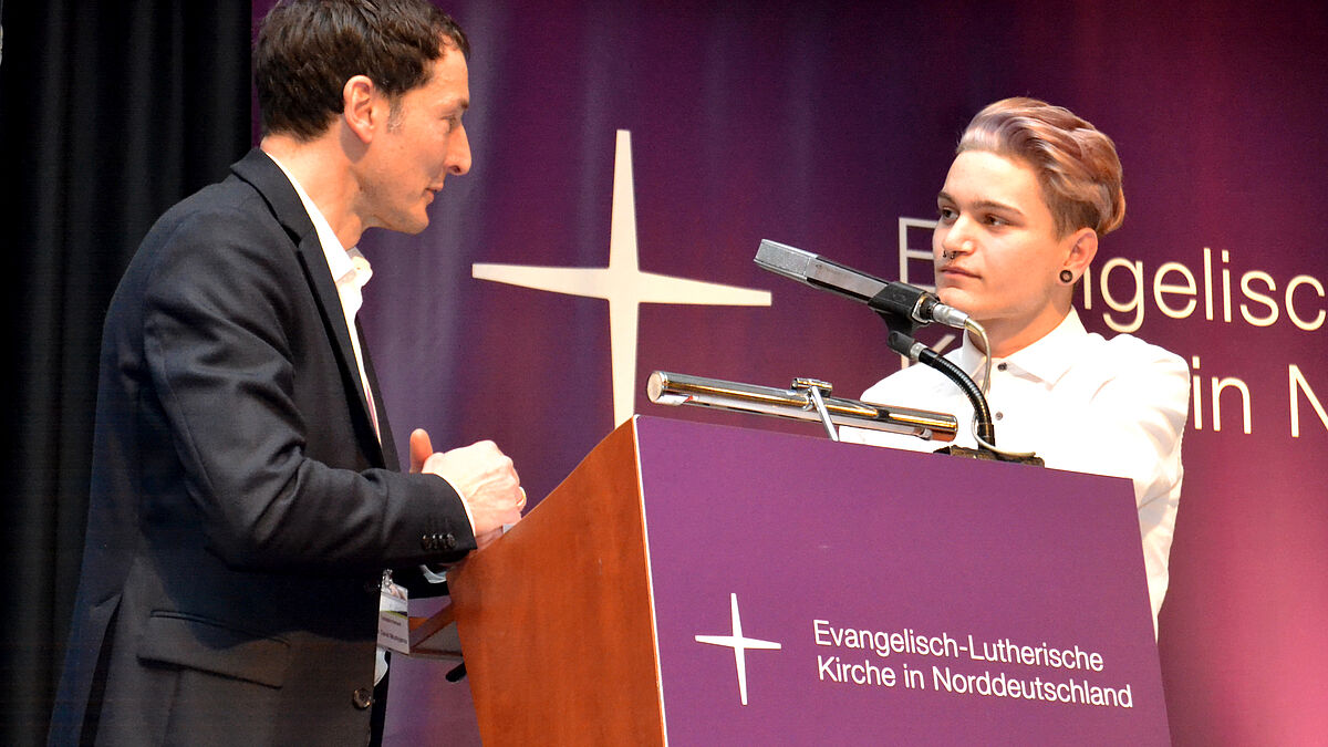 Bengt Schwarz fragte Dr. Daniel Mourkojannis, was die Landessynode mit Luther und der Reformation zu tun hat.