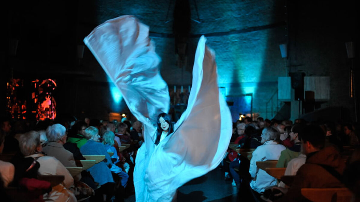 Auch in diesem Jahr gehören Lichtinstallationen, wie 2012 von der koreanischen Künstlerin Namoo Kim, zum Programm der 13. „Nacht der Kirchen” 
