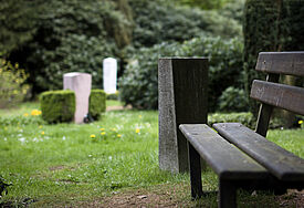 Der ohlsdorfer Friedhof wurde 1877 gegründet. Damals war Ohlsdorf noch ein kleines Dorf im Norden Hamburgs.