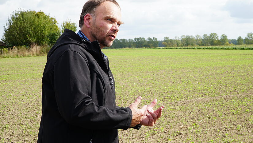 Claus-Dieter Tobaben ist Landwirt in Faulenrost bei Malchin. Er stellt gerade seinen Milchviehbetrieb um auf ökologische Färsenmast und Ackerbau.