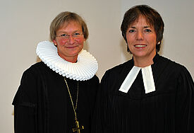 Bischöfin Kirsten Fehrs (links) und Lutherbotschafterin Margot Käßmman bei der Eröffnung der Ökumenischen Friedensdekade 2012