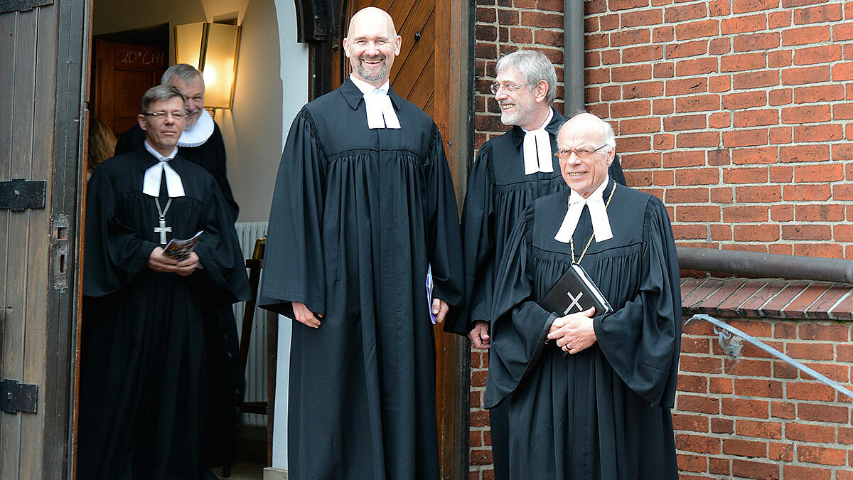 Auszug nach dem Gottesdienst in der Ricklinger Kirche am 27. April 2016 zum Wechsel an der Spitze des Landesvereins für Innere Mission in Schleswig-Holstein.