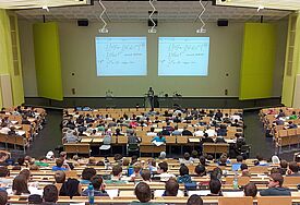 Blick in den Hörsaal einer Universität