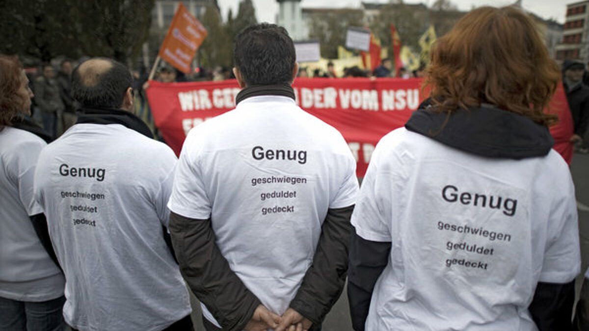 "Genug geschwiegen geduldet gedeckt" - Solidaritäts-Demonstration für NSU-Opfer des Bündnisses gegen Rassismus in Berlin