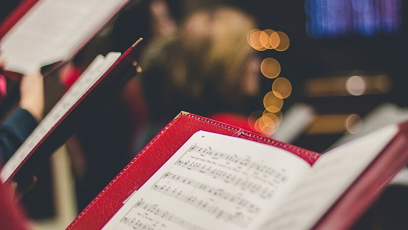 Weihnachtslieder klingen nicht nur auf der Orgel gut. Viele Chöre werden sie in diesem Jahr open air singen. 