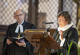 Beim Sommerempfang der Nordkirche in Flensburg gestaltete Bischof Magaard die Andacht gemeinsam mit Bischöfin Marianne Christiansen/Stift Haderleben.