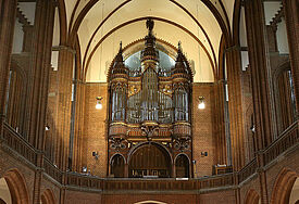 Blick in die evangelische Kirche St. Johannis-Harvestehude mit ihrer mehr als 135 Jahre alten Marcussen-Orgel.