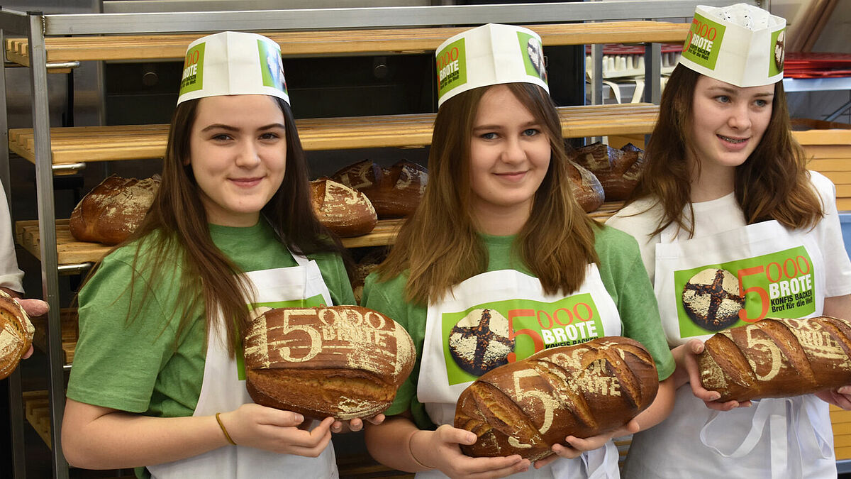 Seit 2014 gibt es die Aktion „5000 Brote. Konfis backen Brot für die Welt“. In diesem Jahr ist die Nordkirche zum dritten Mal dabei. Startschuss ist in Hamburg-Finkenwerder.