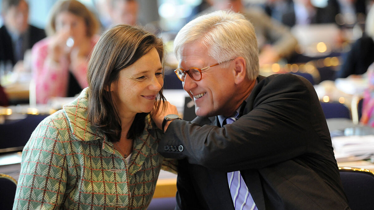 Heinrich Bedford-Strohm, hier im Gespräch mit der EKD-Synodalen Katrin Goering-Eckardt, ist als EKD-Chef vorgeschlagen worden