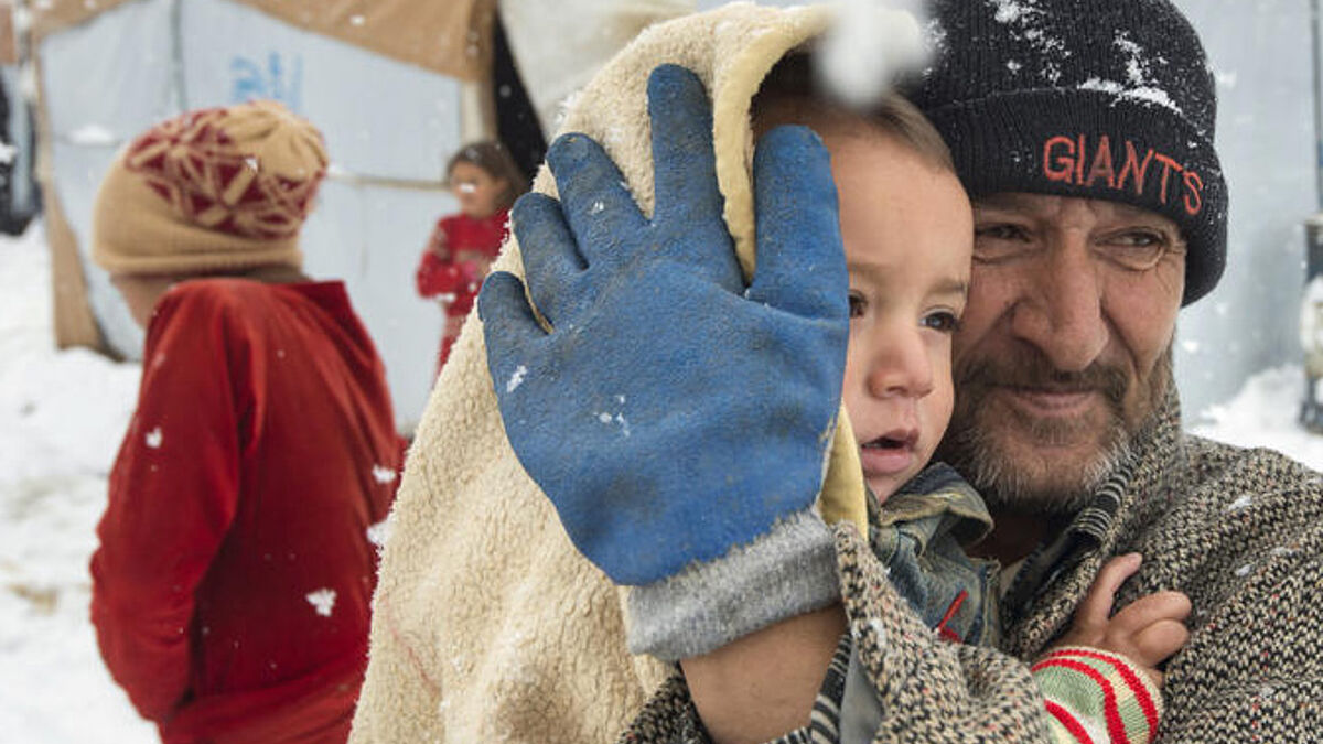 In notdürftigen Unterkünften verharren die Flüchtlinge bei Kälte, Matsch und Schnee in ihren provisorischen Zeltunterkünften.(Archiv, Symbolbild)