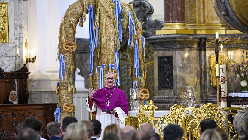 Erzbischof Dr. Stefan Heße während seiner Predigt