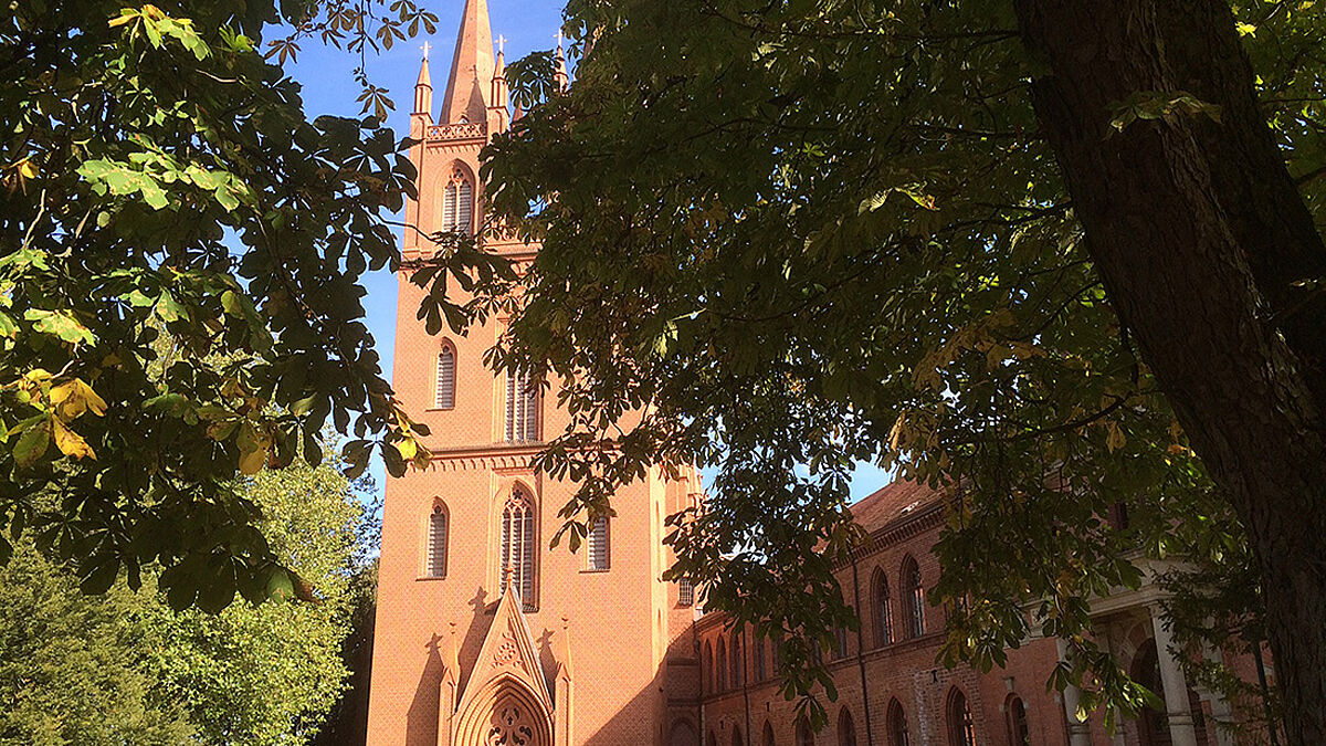 Das fast 800 Jahre alte Kloster Dobbertin mit seiner Klosterkirche ist mit seinen 23 denkmalgeschützten Gebäuden die größte Klosteranlage Mecklenburg-Vorpommerns
