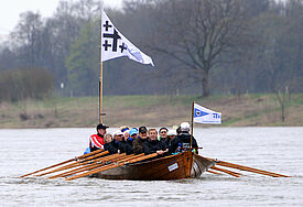 Unter dem Motto "Rudern soviel du brauchst" starteten am Sonnabend erstmalig 32 Ruderpilger mit ihren Booten auf der Elbe zum Kirchentag in Hamburg.