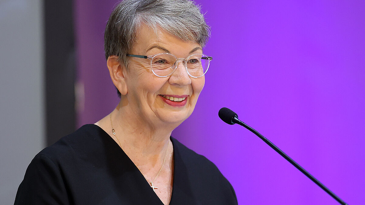 Landesbischöfin Kristina Kühnbaum-Schmidt wird die Theaterpredigten am Mecklenburgischen Staatstheater eröffnen. 