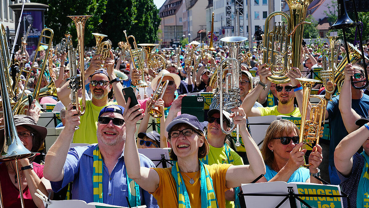 Über die Herausforderungen unserer Zeit streiten, zusammen beten und miteinander musizieren: Der Kirchentag (Archivbild) ist eine Veranstaltung, die all dies vereint. 