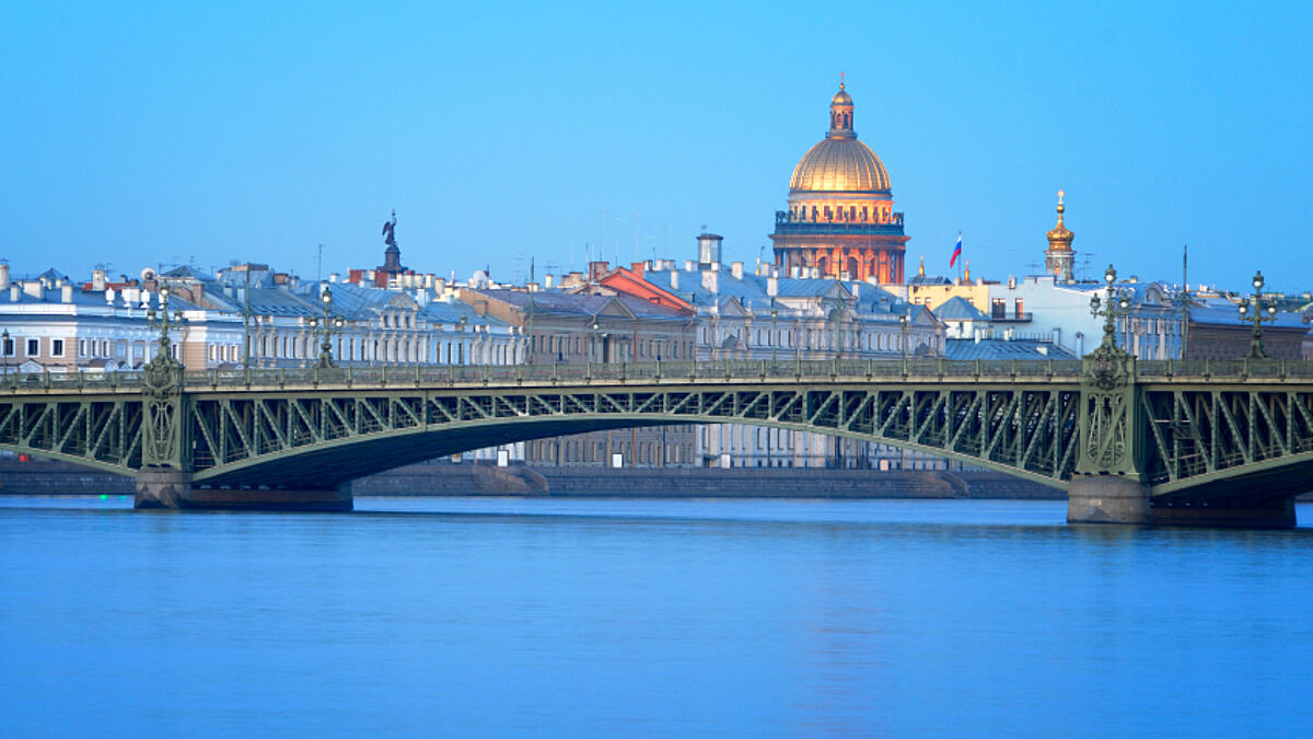 St. Petersburg mit der St. Isaakskathedrale, die größte Kirche der Stadt und einer der größten sakralen Kuppelbauten der Welt.