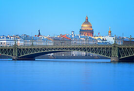 St. Petersburg mit der St. Isaakskathedrale, die größte Kirche der Stadt und einer der größten sakralen Kuppelbauten der Welt.