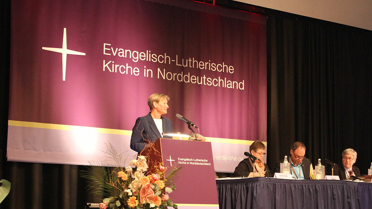 Bischöfin Kirsten Fehrs bei der Einbringung
