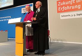 Weihbischof Norbert Werbs und Landesbischof Gerhard Ulrich