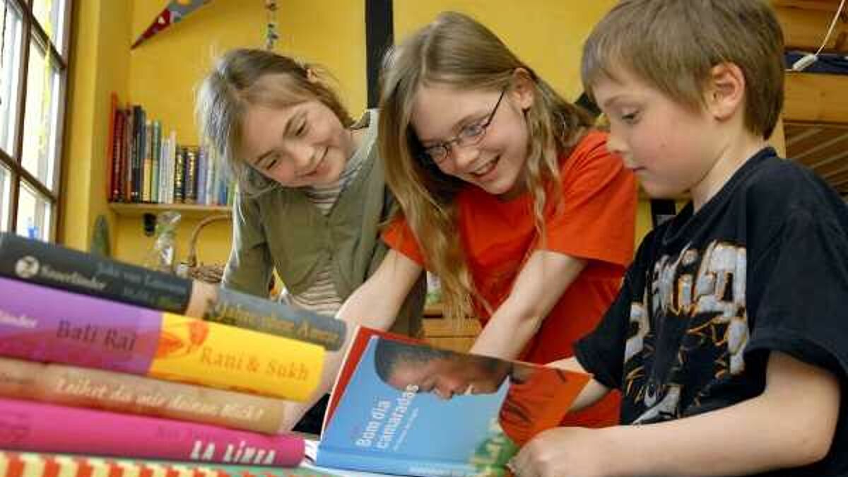 Jana, Anne und Simon (v.l.) auf literarischer Entdeckungsreise - gefördert von der Stiftung Lesen