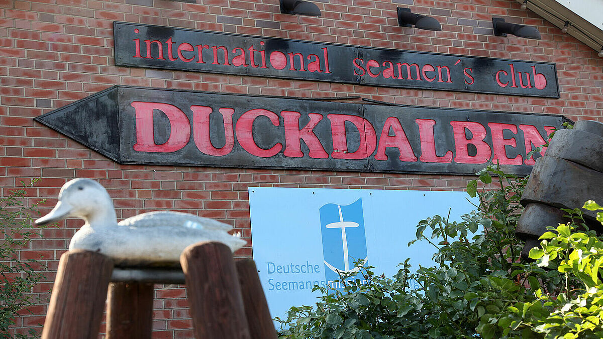 Der internationale Seemannsclub "Duckdalben" im Hamburger Hafen. Der Seemannsclub ist seit 1986 einer der weltgrößten Einrichtungen seiner Art für Seeleute an Land. 