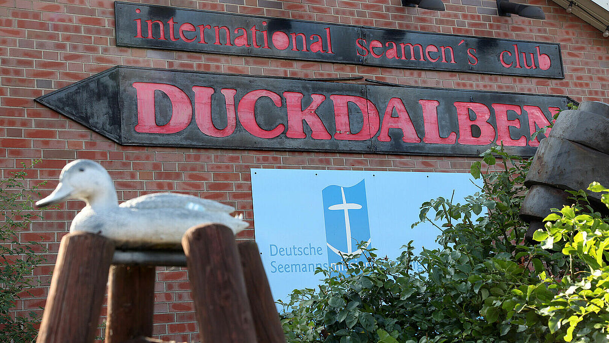 Der internationale Seemannsclub "Duckdalben" im Hamburger Hafen. Der Seemannsclub ist seit 1986 einer der weltgrößten Einrichtungen seiner Art für Seeleute an Land. 