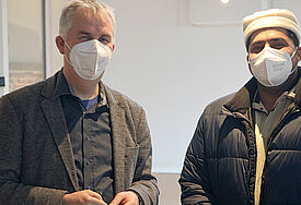 Pastor Friedemann Magaard (links) und Muhammad Zia Nasir, Präsident der Ahmaddiyya Jamaat Gemeinde Husum