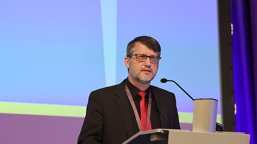 Oberkirchenrat Mathias Lenz stellt die Fortsetzung des Zukunftsprozesses vor
