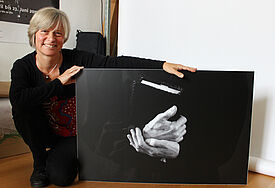 Fotokünstlerin Valérie Wagner mit einem ihrer Bilder