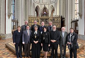 Die Delegation aus Süd-Ohio nach der Vertragsunterzeichnung mit Landesbischöfin Kristina Kühnbaum-Schmidt im Schweriner Dom