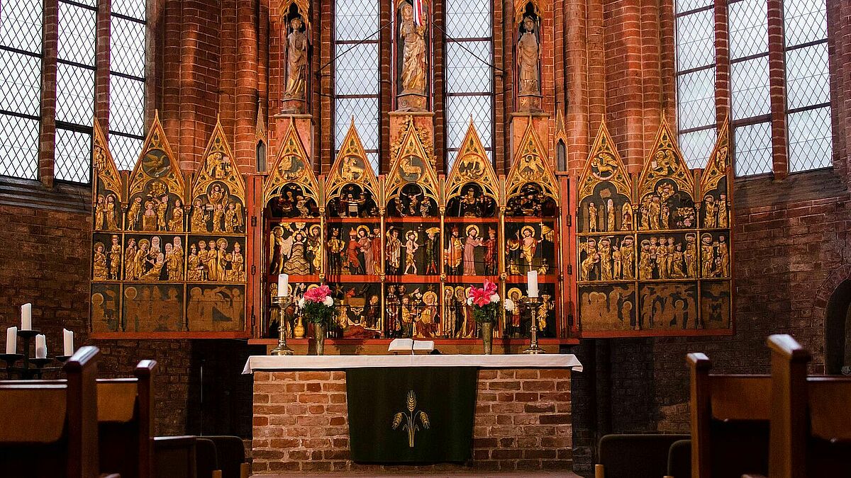 Mehr als 700 Jahre ist er schon alt: der Flügelaltar in Cismar.