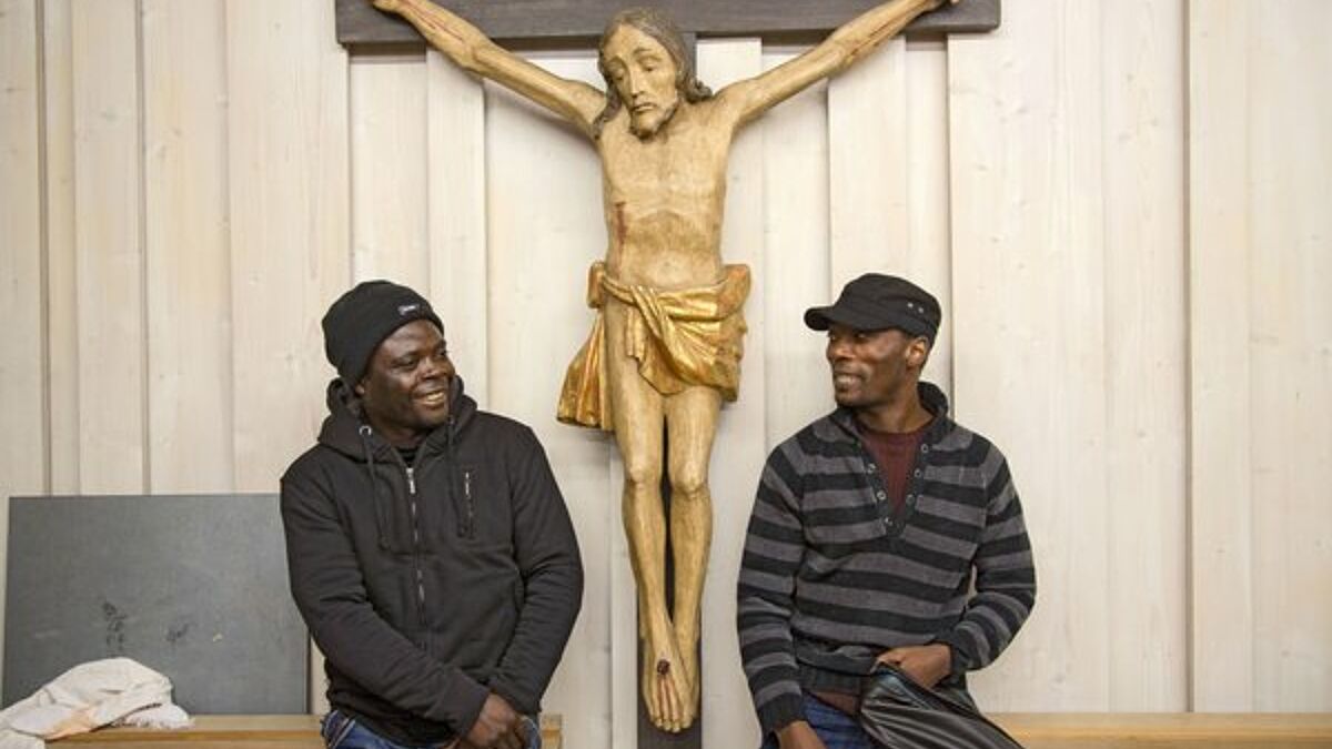 Flüchtlinge aus Afrika wohnten für einige Tage im November in der evangelischen Kirche Cantate Domino in der Frankfurter Nordweststadt, nachdem fünf Kirchengemeinden beschlossen spontan hatten, den Flüchtlingen gemeinsam zu helfen. (Symbolbild)