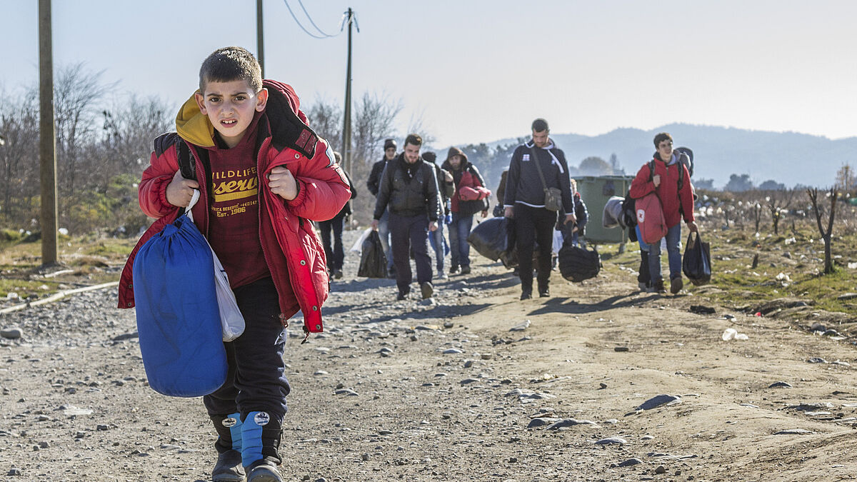 Flüchtlinge an der griechisch-mazedonischen Grenze (Archiv 2015/Symbolbild))