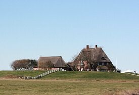 Die Kirchwarft auf der Hallig Hooge
