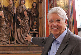 Erst im Ruhestand hat der frühere Haptpastor von St. Jacobi Zeit für die Kunst in seiner Kirche gefunden - fünf Jahre lang hat Karl-Günther Petters über den Lukas-Altar von St. Jacobi  geforscht