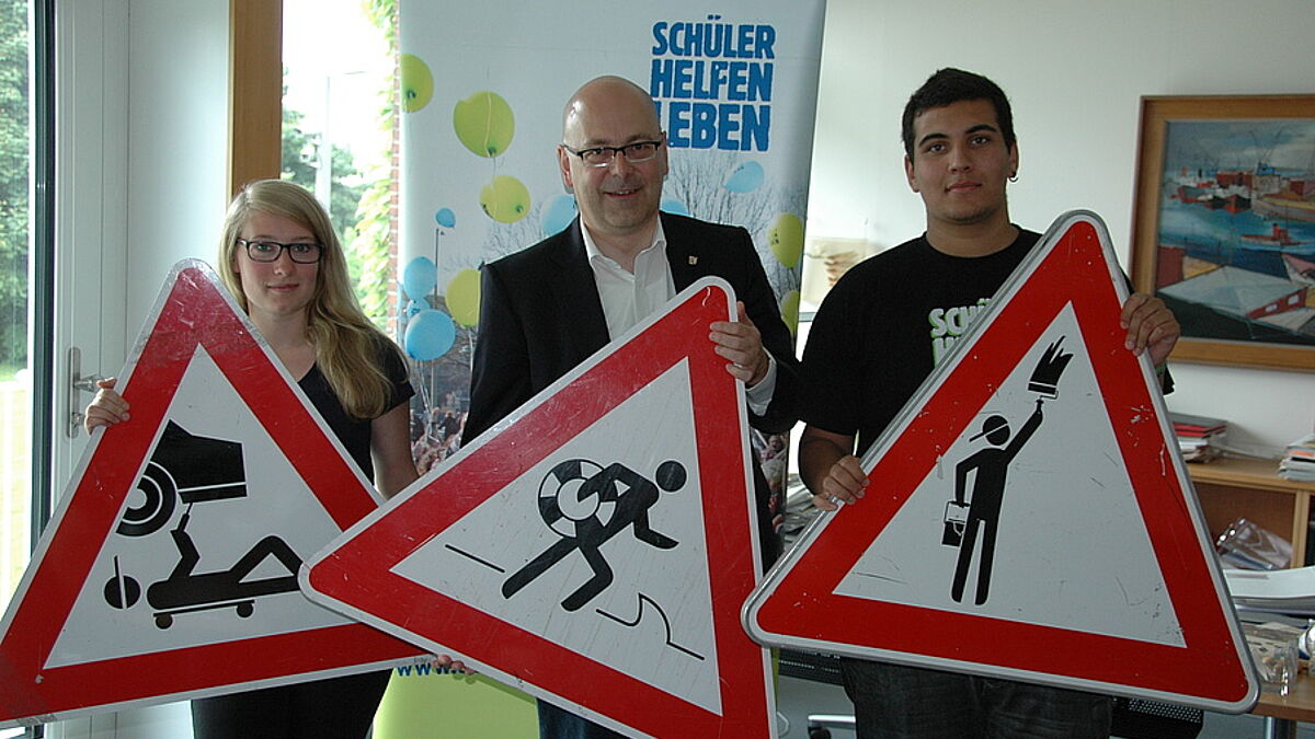 Rajiv Engling aus Glückstadt und Jonna Kunde aus Bad Segeberg werden am Sozialen Tag im Büro von Schleswig-Holsteins Ministerpräsident Torsten Albig jobben.