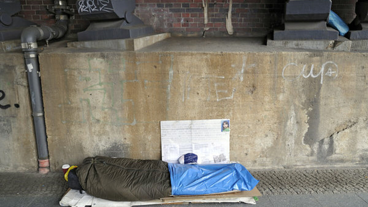 Ein Dach über dem Kopf ist für die meisten Menschen selbstverständlich. Für Wohnungslose jedoch nicht. Mit einem speziellen Angebot wartet nun die Hamburger Heilsarmee auf 