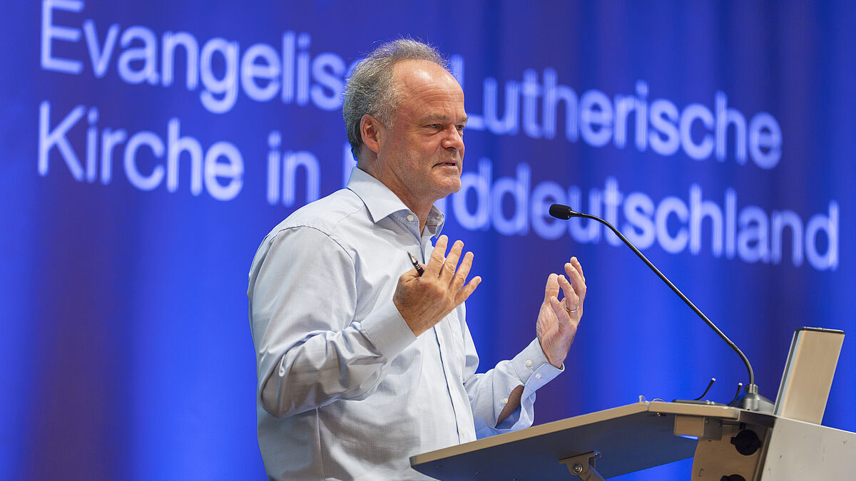 Bischof Tilman Jeremias während seines Sprengelberichtes auf der 5. Tagung der III. Landessynode. @Henning Angerer / Nordkirche
