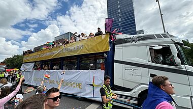 Kirchentruck beim CSD von der Seite 2025