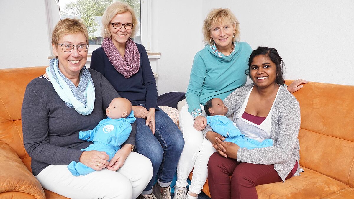Monika Wegener (v.l.), Oda Wolff, Martina Hornburg (Trennungskindergruppe) und Rebecca Satgunarajan (Eltern auf Zeit) freuen sich über die Unterstützung von "Hand in Hand".

